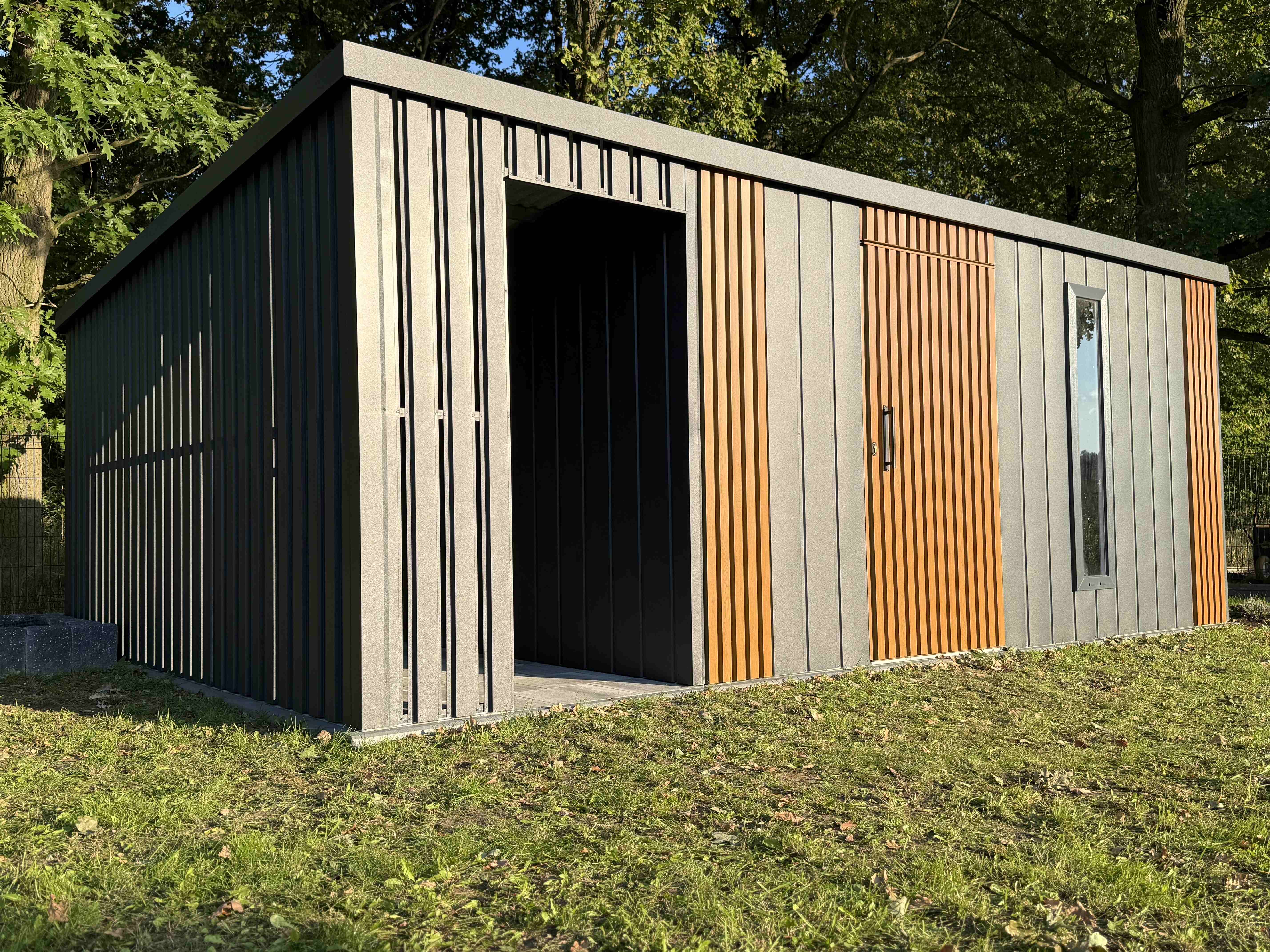 Domek narzędziowy z drewutnia 600x440