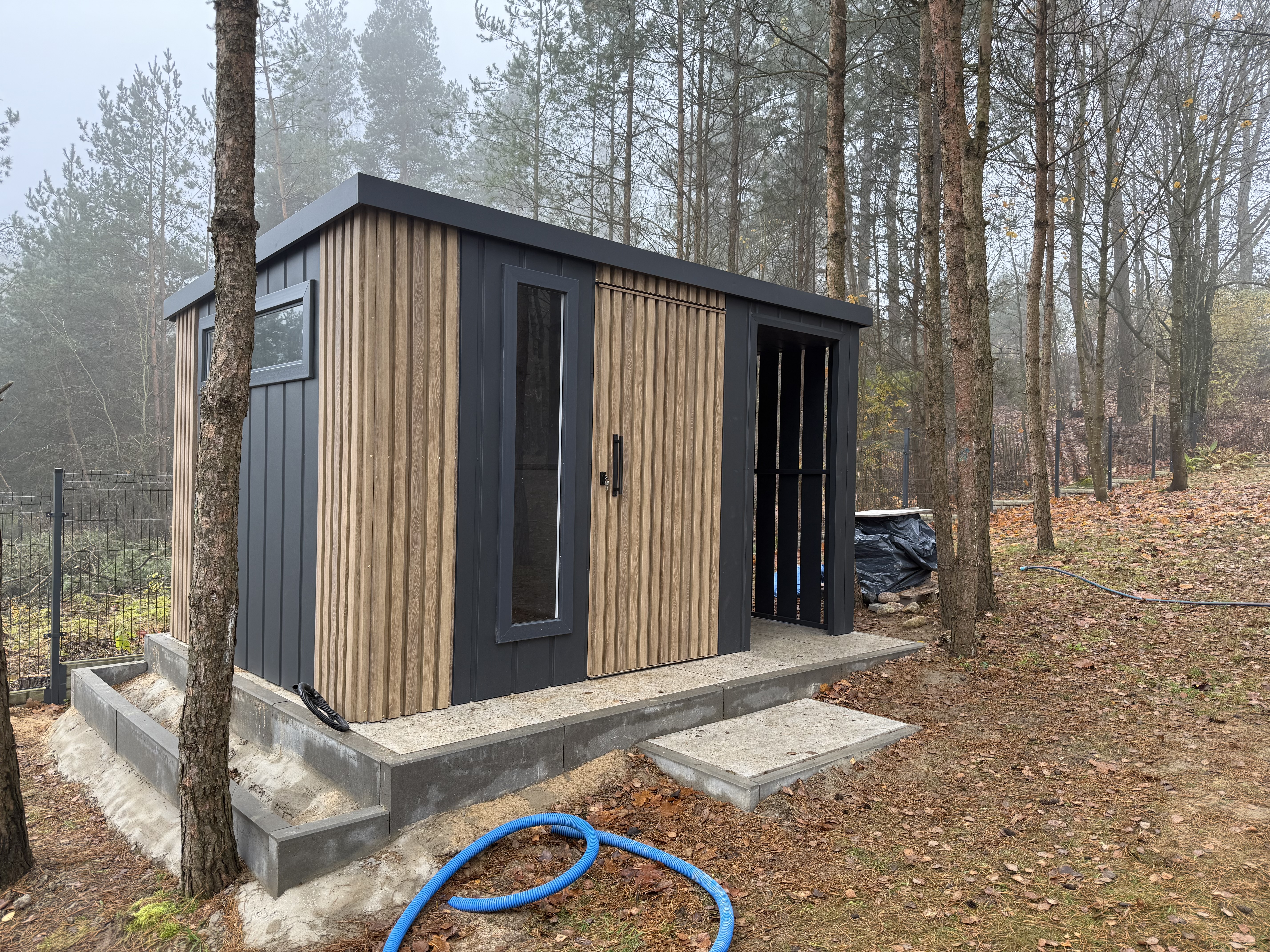 Domek narzędziowy z drewutnią 350x250